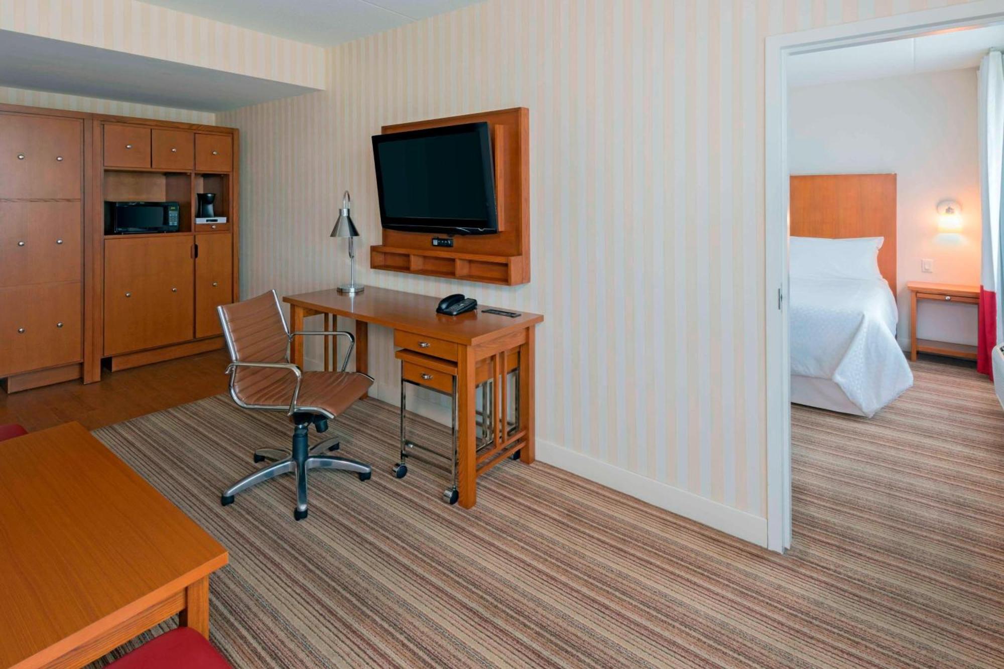 Four Points By Sheraton Cambridge Kitchener, Ontario Bagian luar foto